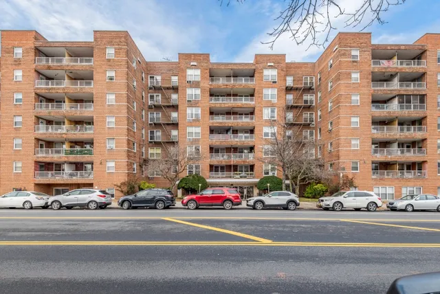 $3,300 | 60-11 Broadway, Unit 3C | Woodside