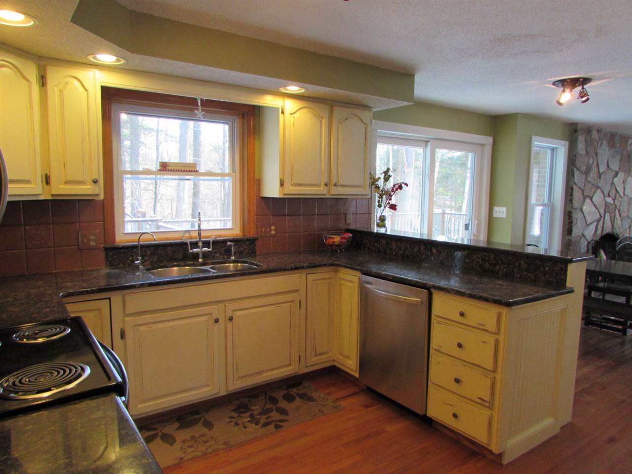 1 Lafayette Road Londonderry, NH 03053 - Photo 3 of 40