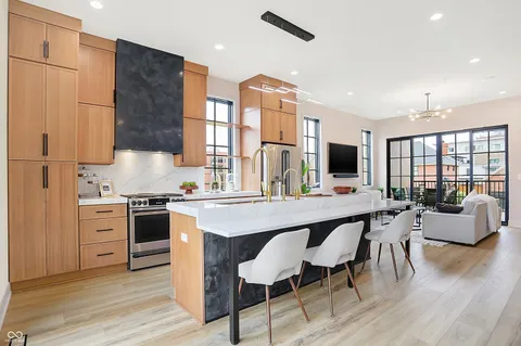 $799,900 | 527 East North Street, Indianapolis, IN 46204