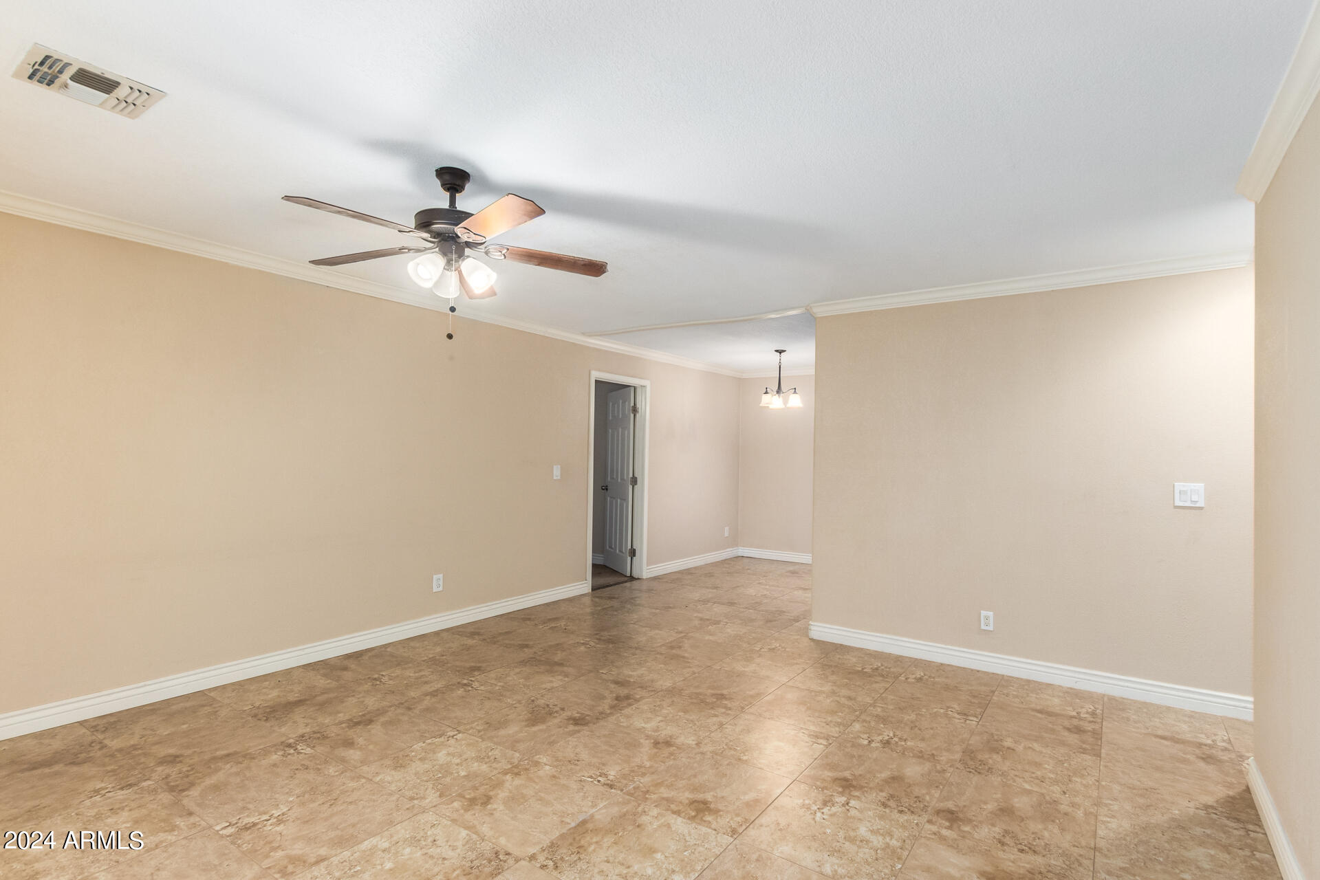 1527 West Carson Road Phoenix, AZ 85041 - Photo 2 of 22 Living Room