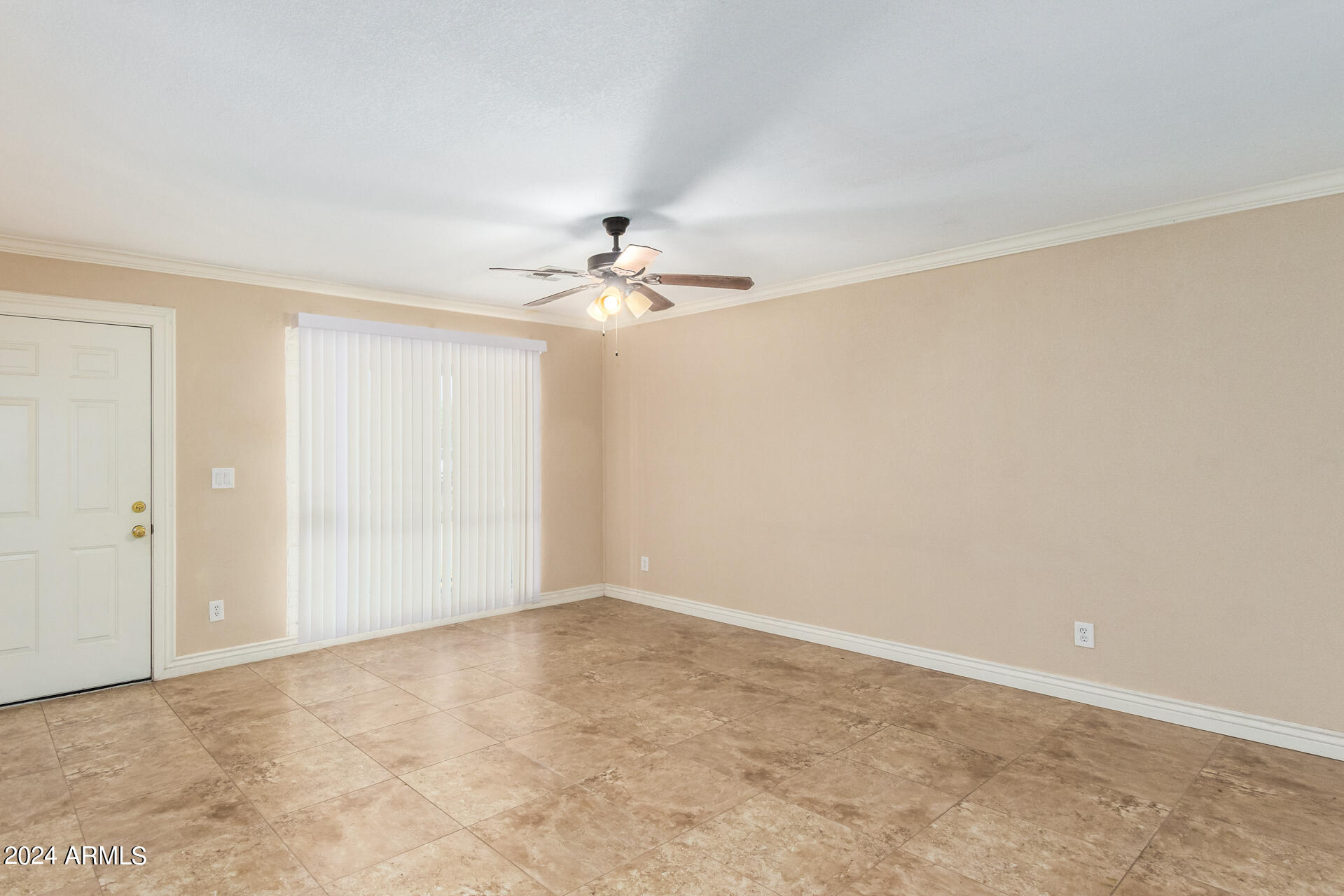 1527 West Carson Road Phoenix, AZ 85041 - Photo 3 of 22 Living Room