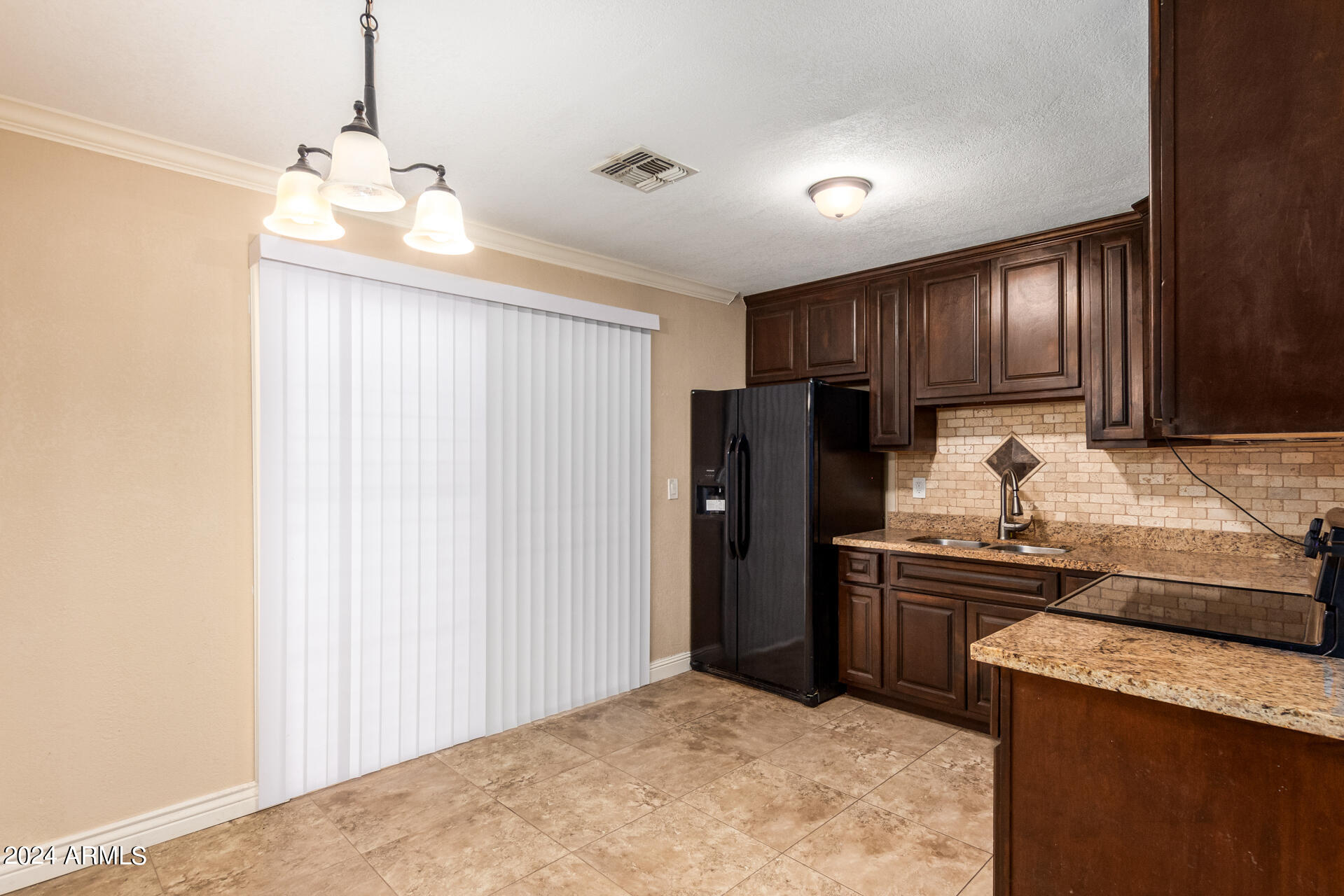 1527 West Carson Road Phoenix, AZ 85041 - Photo 4 of 22 Kitchen