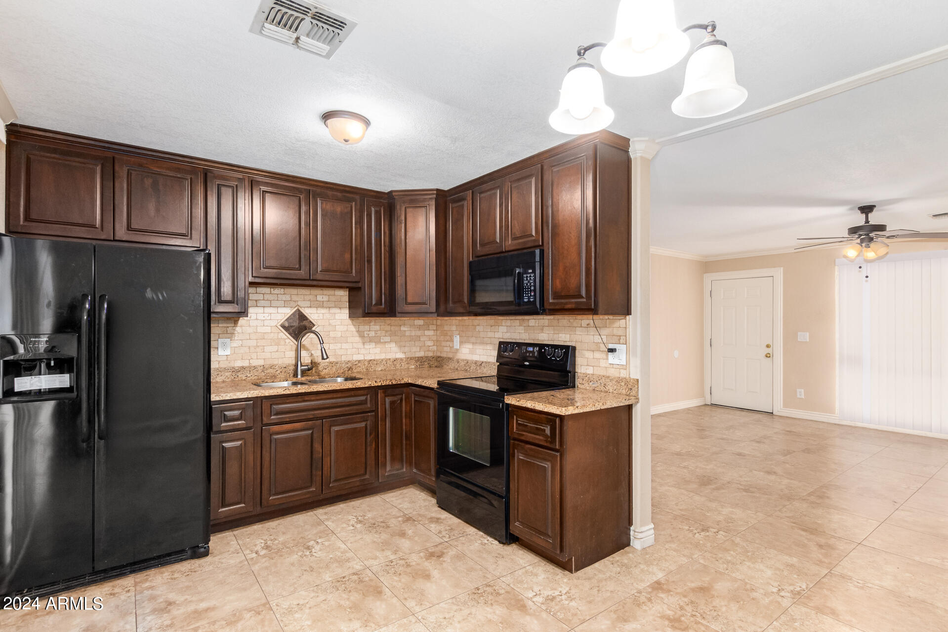 1527 West Carson Road Phoenix, AZ 85041 - Photo 5 of 22 Kitchen
