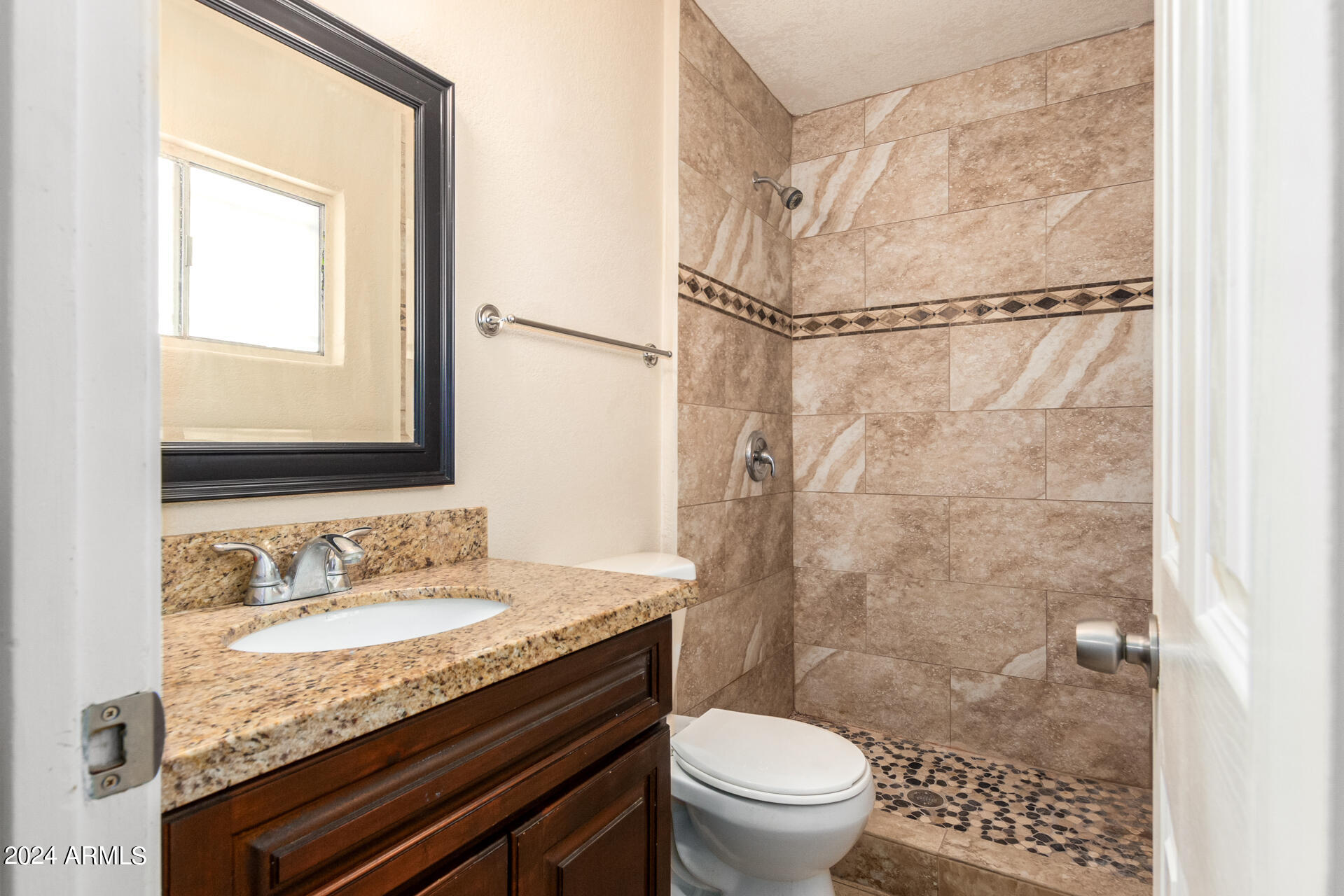 1527 West Carson Road Phoenix, AZ 85041 - Photo 8 of 22 Primary Bathroom