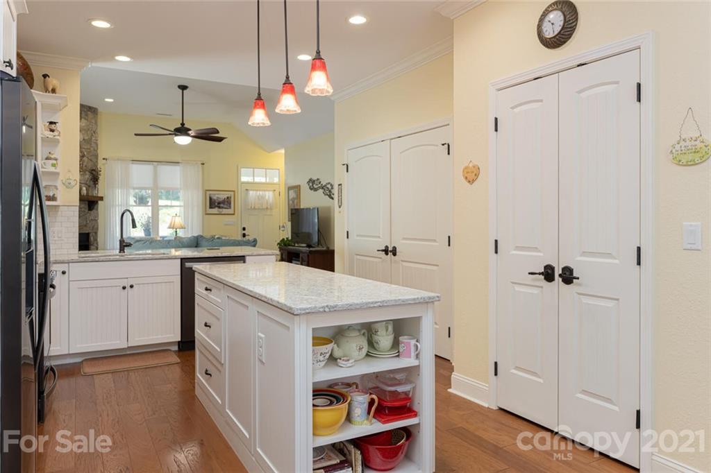 187 Solomon's Cove Road Flat Rock, NC 28731 - Photo 14 of 38 Gallery Image 14