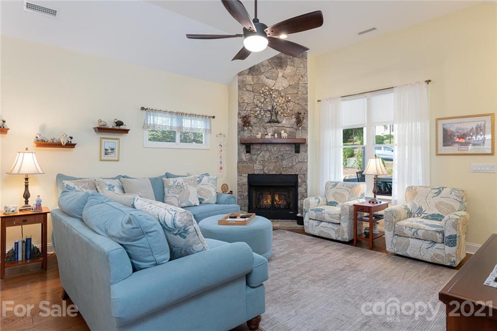 187 Solomon's Cove Road Flat Rock, NC 28731 - Photo 8 of 38 Gallery Image 8