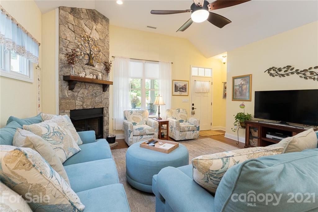 187 Solomon's Cove Road Flat Rock, NC 28731 - Photo 9 of 38 Gallery Image 9