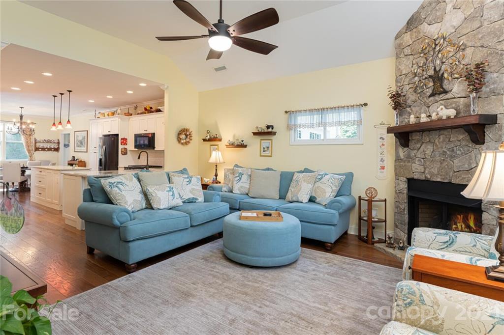 187 Solomon's Cove Road Flat Rock, NC 28731 - Photo 10 of 38 Gallery Image 10