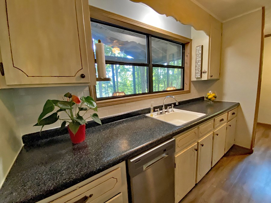 381 Wren Road Lavonia, GA 30553 - Photo 2 of 27