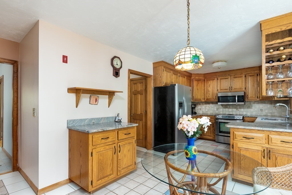 10 Lamplight Circle Natick, MA 01760 - Photo 11 of 34