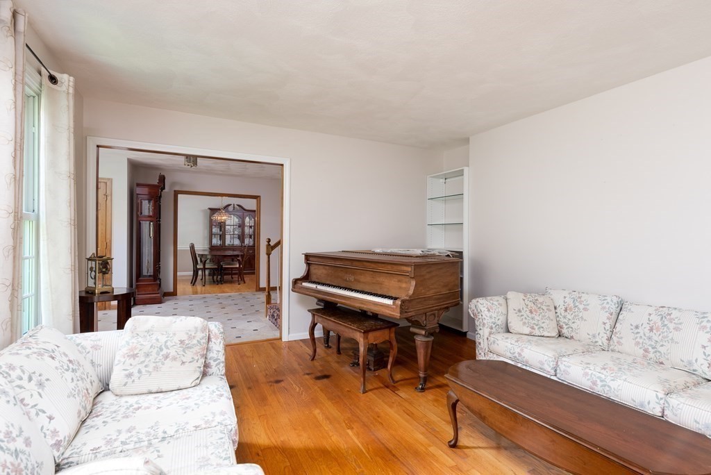 10 Lamplight Circle Natick, MA 01760 - Photo 9 of 34