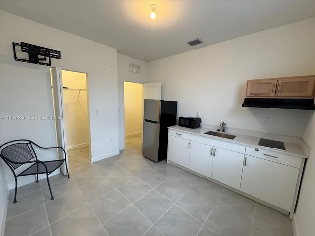 $1,400 | 28850 Southwest 163rd Avenue, Unit 2, Homestead, FL 33033