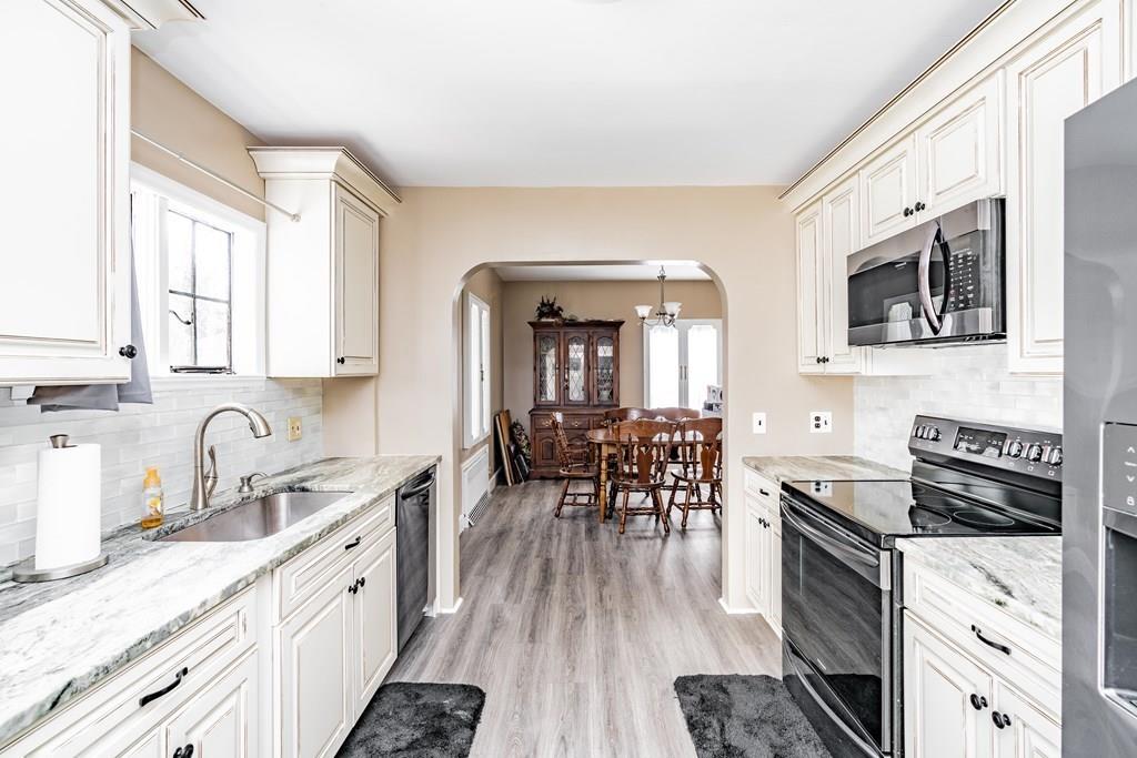 175 Myrtle Street Springfield, MA 01151 - Photo 3 of 31