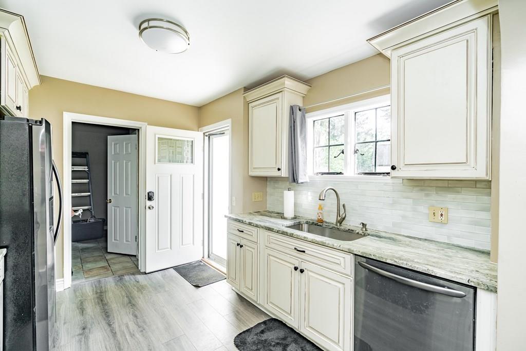 175 Myrtle Street Springfield, MA 01151 - Photo 5 of 31