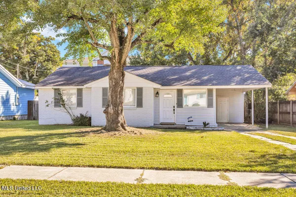 $299,000 | 152 Holiday Avenue, Pass Christian, MS 39571