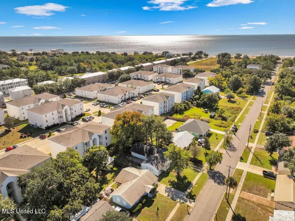 $299,000 | 152 Holiday Avenue, Pass Christian, MS 39571