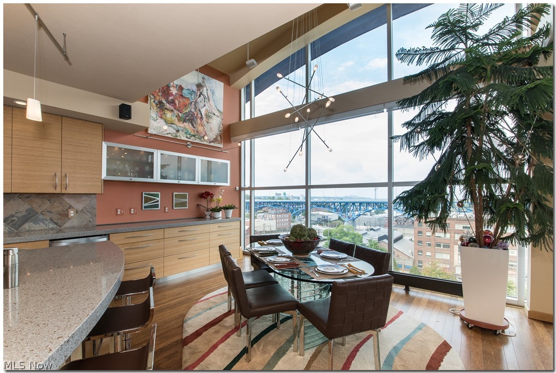 1237 Washington Avenue, Unit 1209 Cleveland, OH 44113 - Photo 8 of 33 Dining area with stunning views