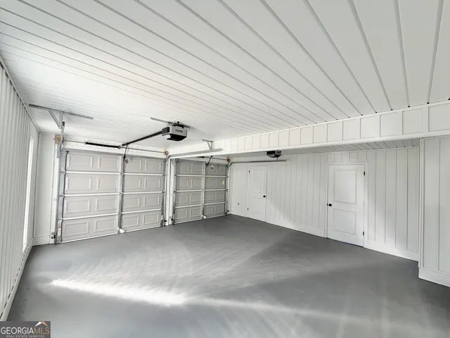 a view of a garage