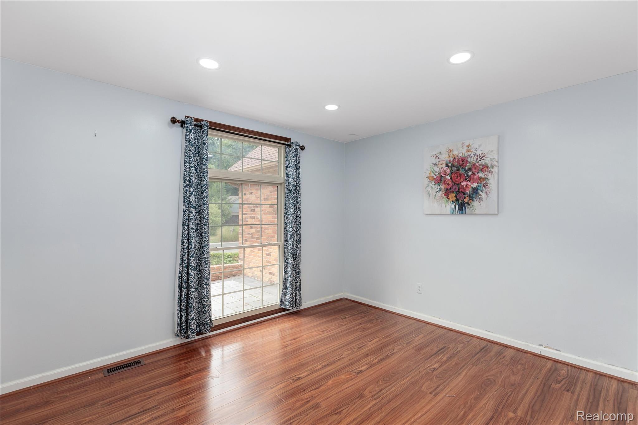 450 Timberline Drive Rochester, MI 48309 - Photo 26 of 60 22-450 Timberline Dr 0020.jpg