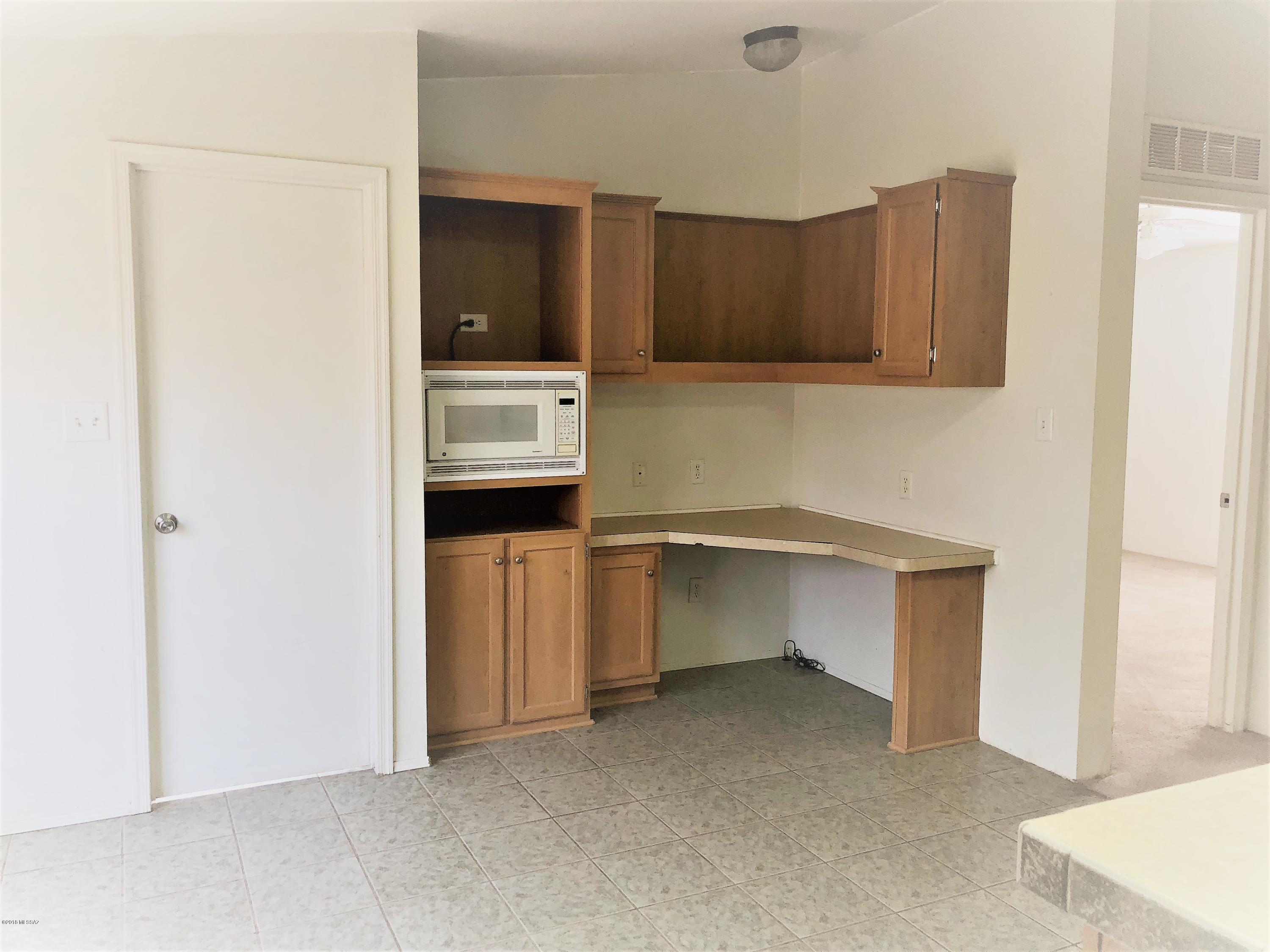 9415 Ghost Ranch Road Marana, AZ 85653 - Photo 4 of 13 Kitchen microwave and desk area