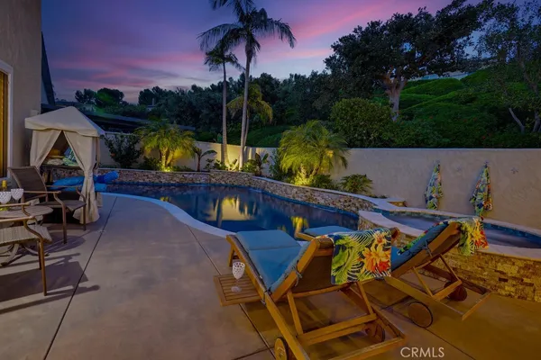 a view of a patio with table and chairs potted plants