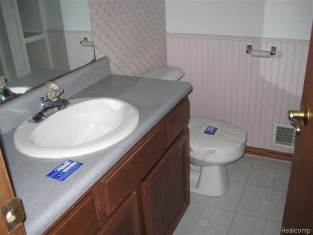 5355 Connell Road Emmett, MI 48022 - Photo 5 of 11 Connell Interior 123009 015
