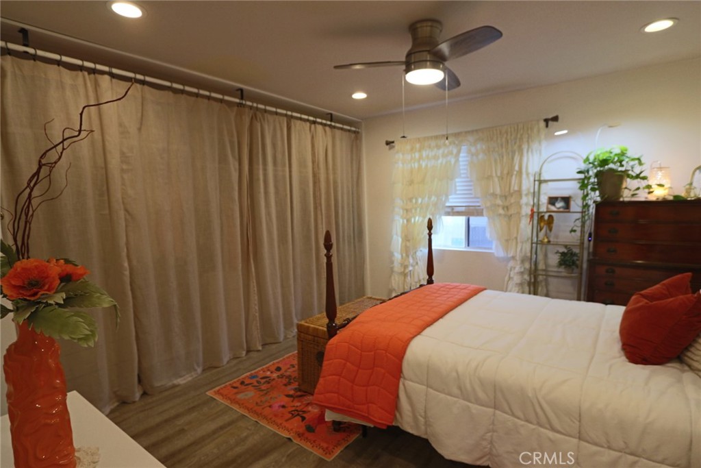 18540 Soledad Canyon Road, Unit 38 Canyon Country, CA 91351 - Photo 21 of 43 Primary Bedroom Large Closet