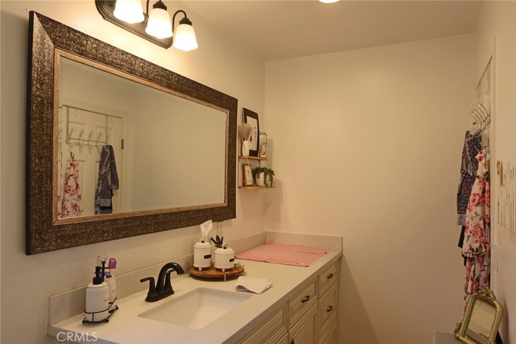 18540 Soledad Canyon Road, Unit 38 Canyon Country, CA 91351 - Photo 24 of 43 Primary Bedroom Bathroom