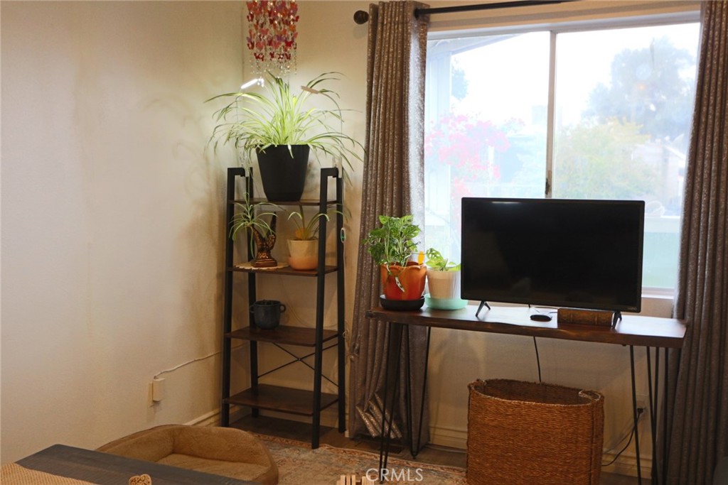 18540 Soledad Canyon Road, Unit 38 Canyon Country, CA 91351 - Photo 9 of 43 Bright windows