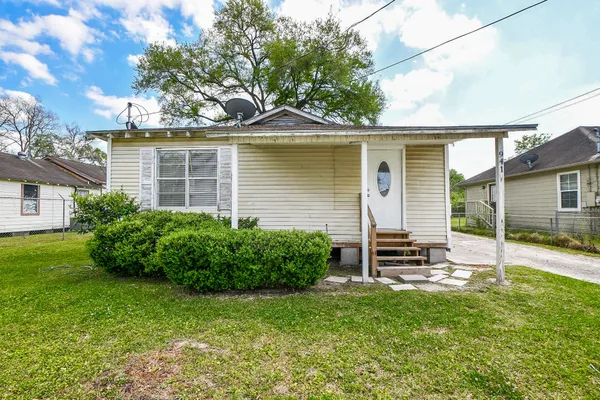 $1,300 | 941 Lucky Street, Houston, TX 77088