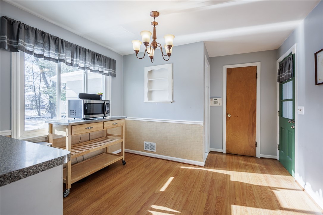 121 Wyndham Road Irondequoit, NY 14609 - Photo 11 of 34