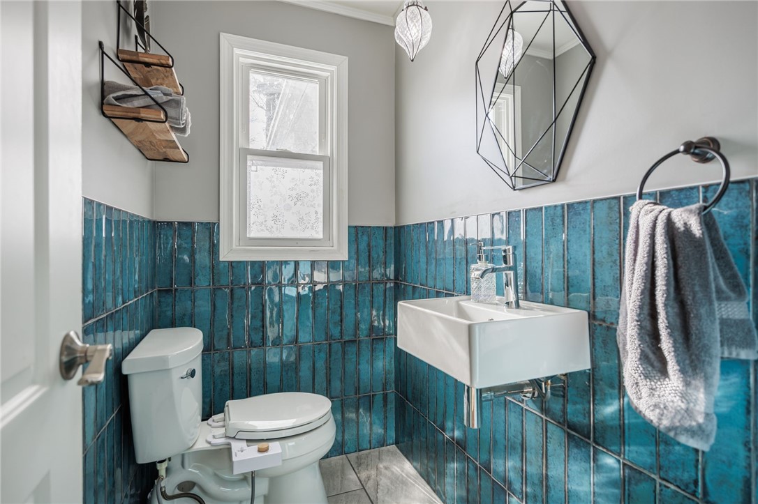 121 Wyndham Road Irondequoit, NY 14609 - Photo 13 of 34