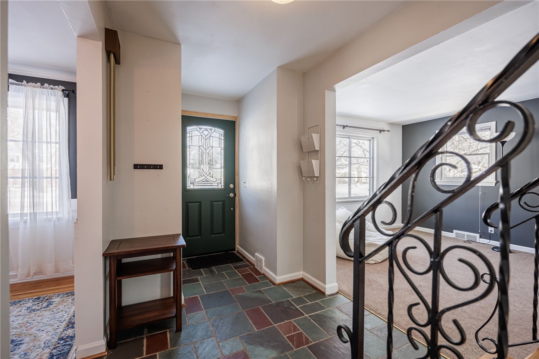 121 Wyndham Road Irondequoit, NY 14609 - Photo 18 of 34