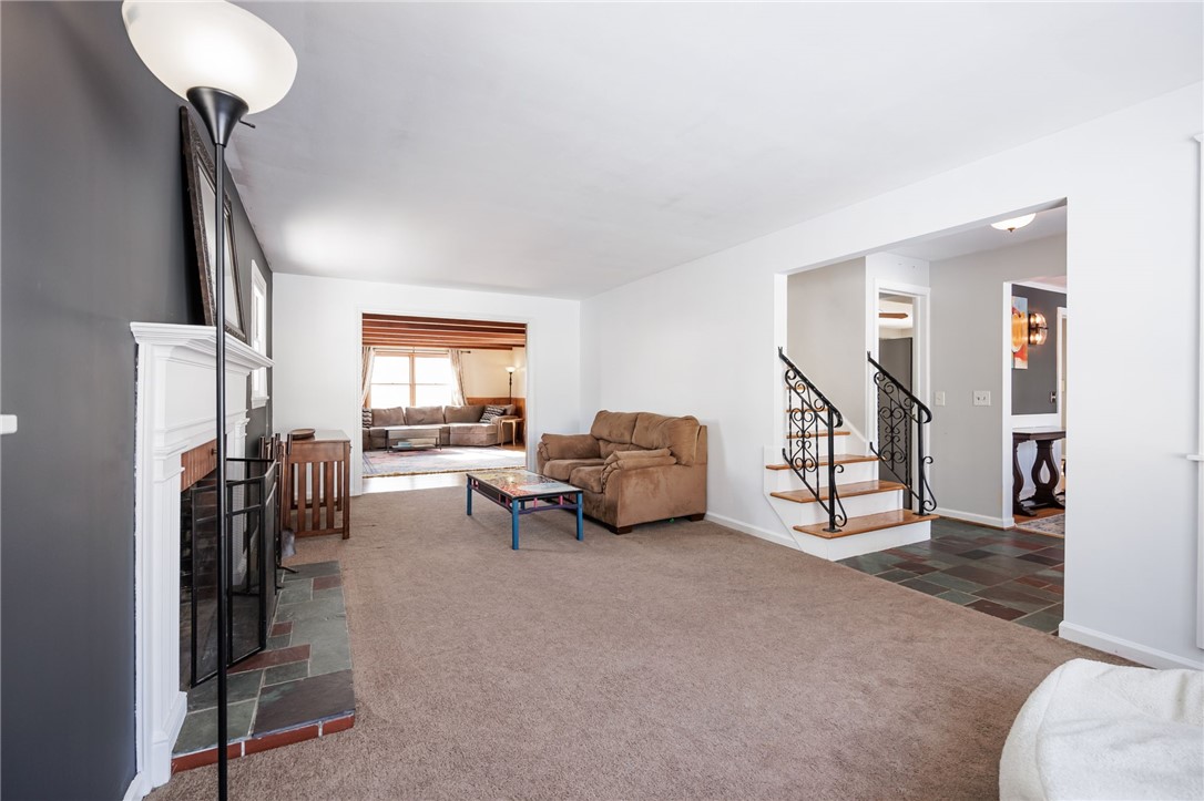 121 Wyndham Road Irondequoit, NY 14609 - Photo 4 of 34