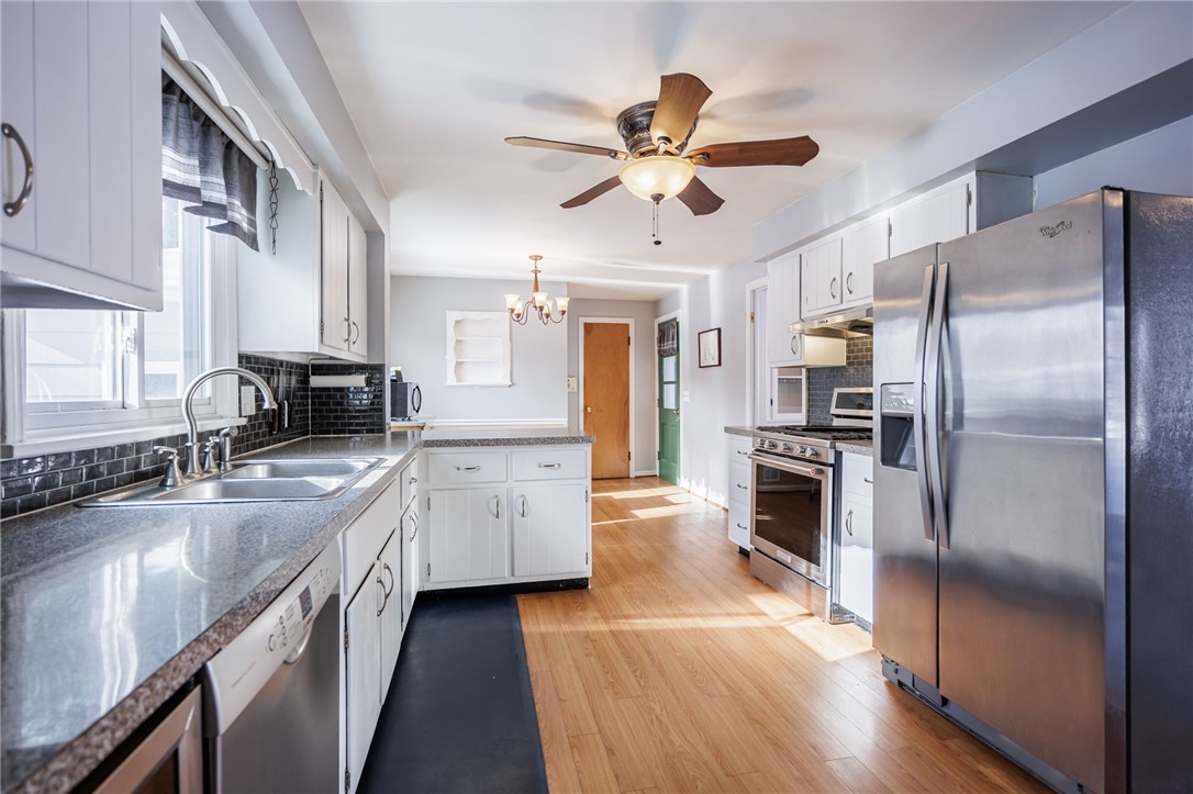 121 Wyndham Road Irondequoit, NY 14609 - Photo 9 of 34