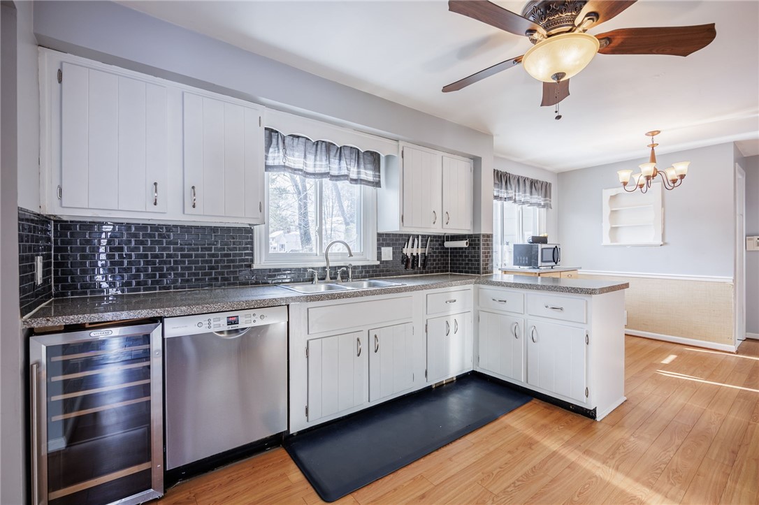 121 Wyndham Road Irondequoit, NY 14609 - Photo 10 of 34