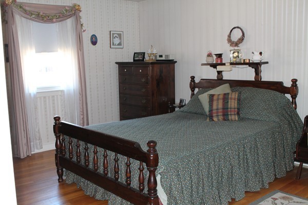 112 Spruce Road Reading, MA 01867 - Photo 10 of 17 Gallery Image 10
