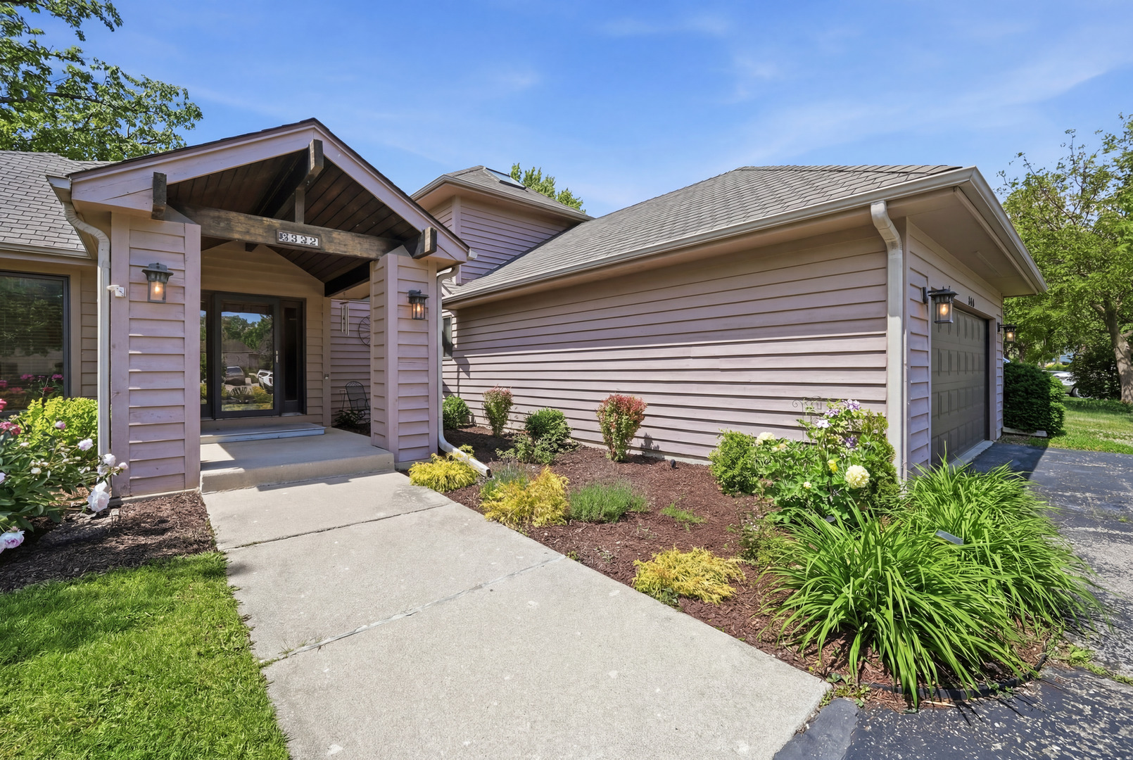 534 Whispering Pines Road Lindenhurst, IL 60046 - Photo 3 of 50