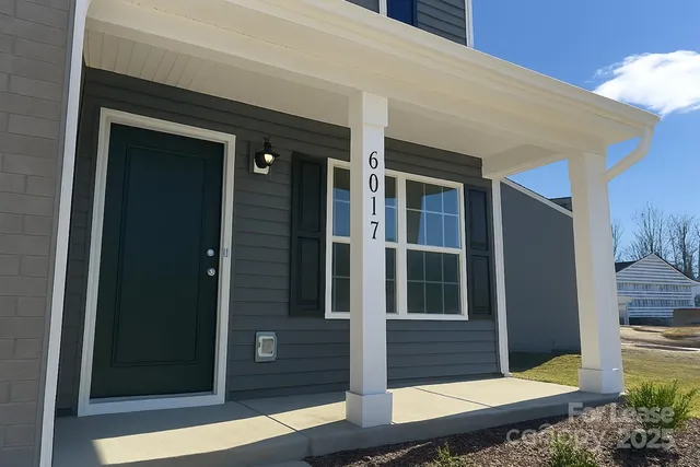 a view of entrance front of the house