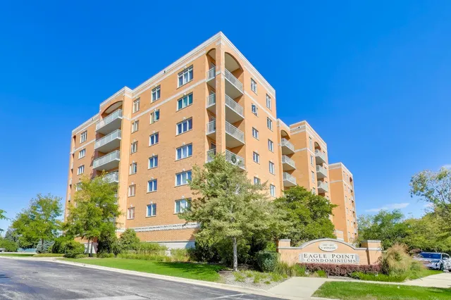$375,000 | 6815 North Milwaukee Avenue, Unit 707, Niles, IL 60714