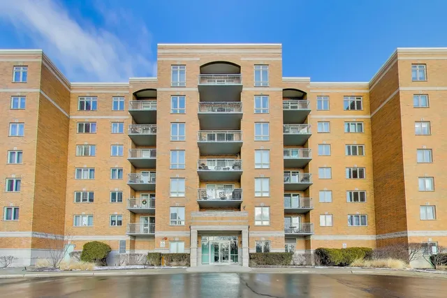 $375,000 | 6815 North Milwaukee Avenue, Unit 707, Niles, IL 60714