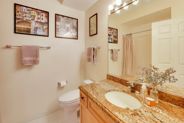 $375,000 | 6815 North Milwaukee Avenue, Unit 707, Niles, IL 60714