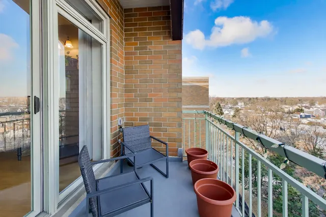 $375,000 | 6815 North Milwaukee Avenue, Unit 707, Niles, IL 60714