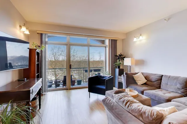 $375,000 | 6815 North Milwaukee Avenue, Unit 707, Niles, IL 60714