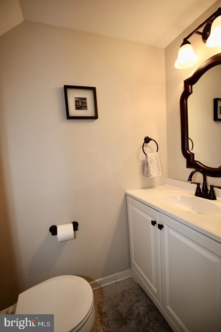 5918 Prince George Drive, Unit 313 Springfield, VA 22152 - Photo 28 of 29 a bathroom with a sink a toilet and mirror