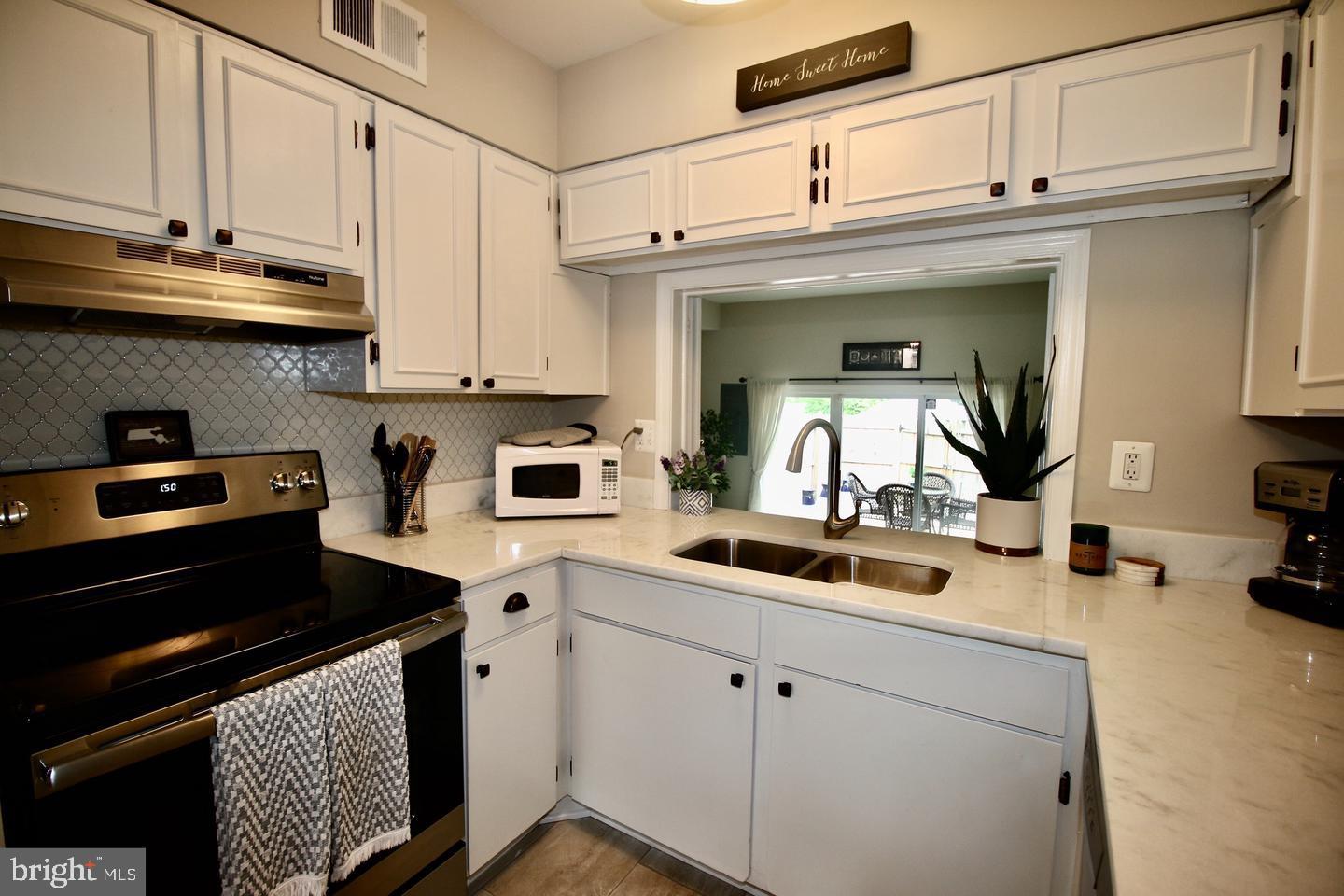 5918 Prince George Drive, Unit 313 Springfield, VA 22152 - Photo 8 of 29 a kitchen with cabinets and appliances