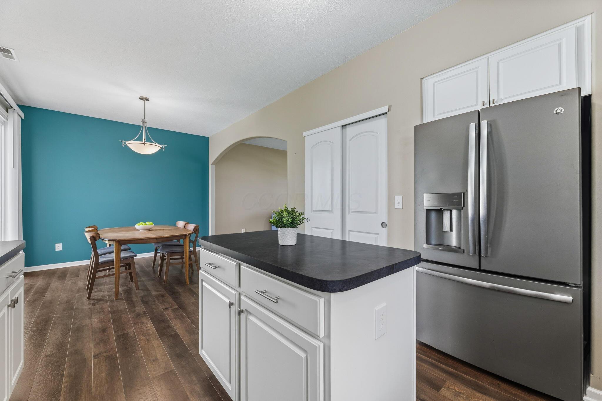 5633 Renner Road Columbus, OH 43228 - Photo 6 of 39 Kitchen