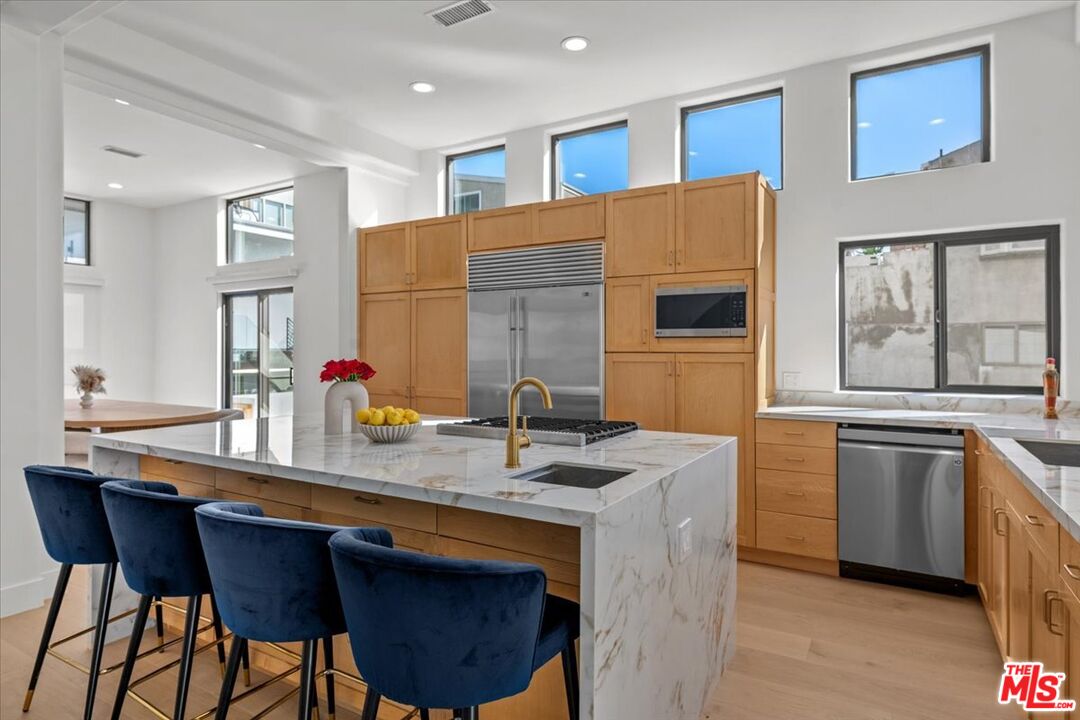 6730 Esplanade Street Playa del Rey, CA 90293 - Photo 7 of 38
