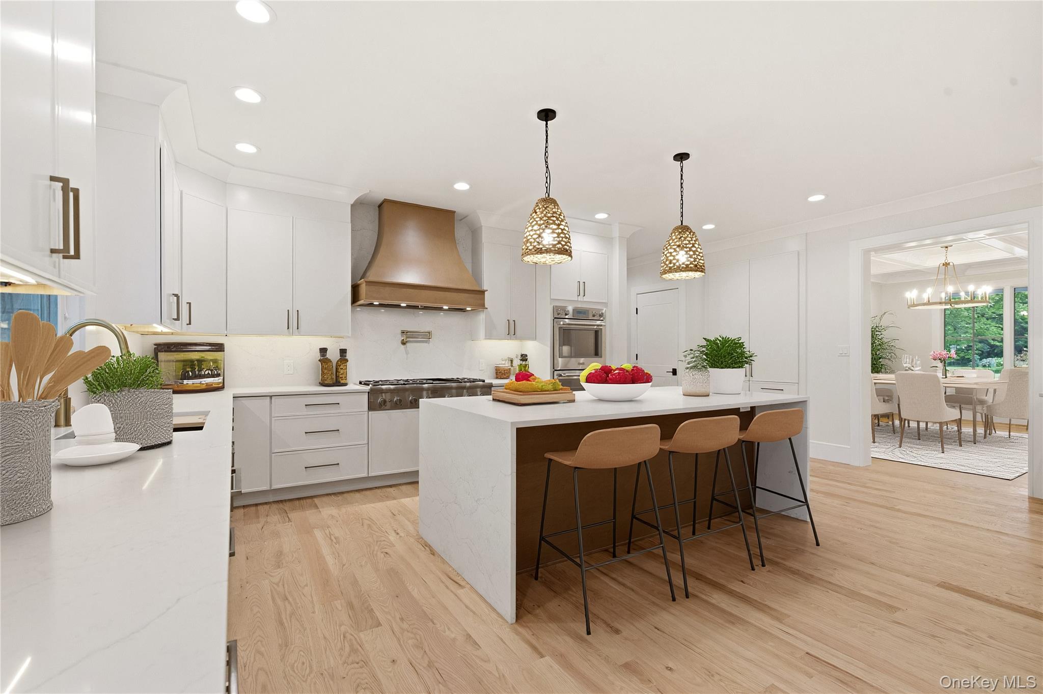 654 Caledonia Road Dix Hills, NY 11746 - Photo 12 of 34 Gallery Image 12
