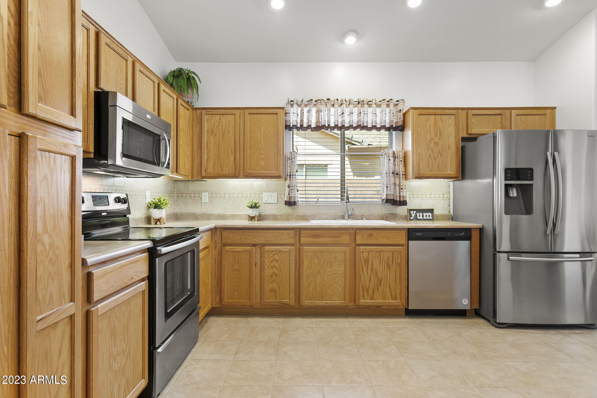 4560 East Murrieta Road Gilbert, AZ 85297 - Photo 9 of 47 Kitchen